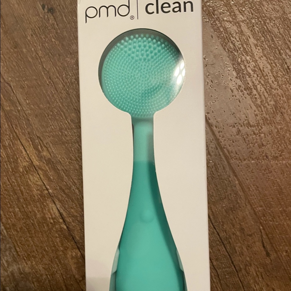 Teal pmd clean facial cleansing brush